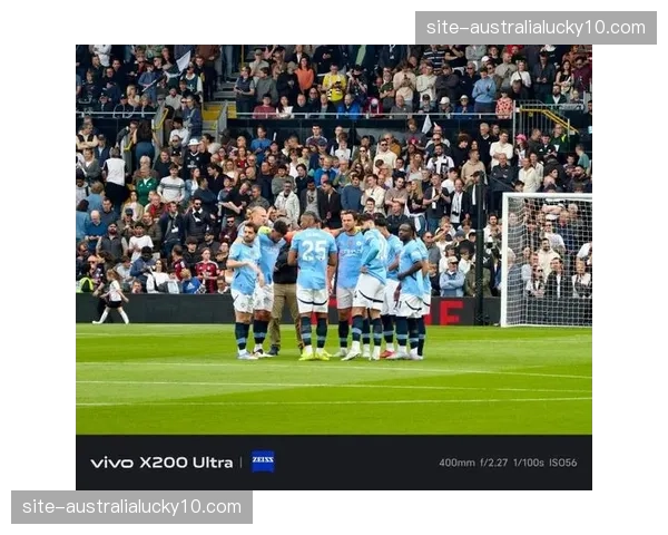 曼城天王山之战的中路封锁：多库谢尔基B席包围凯塞多的战术执行